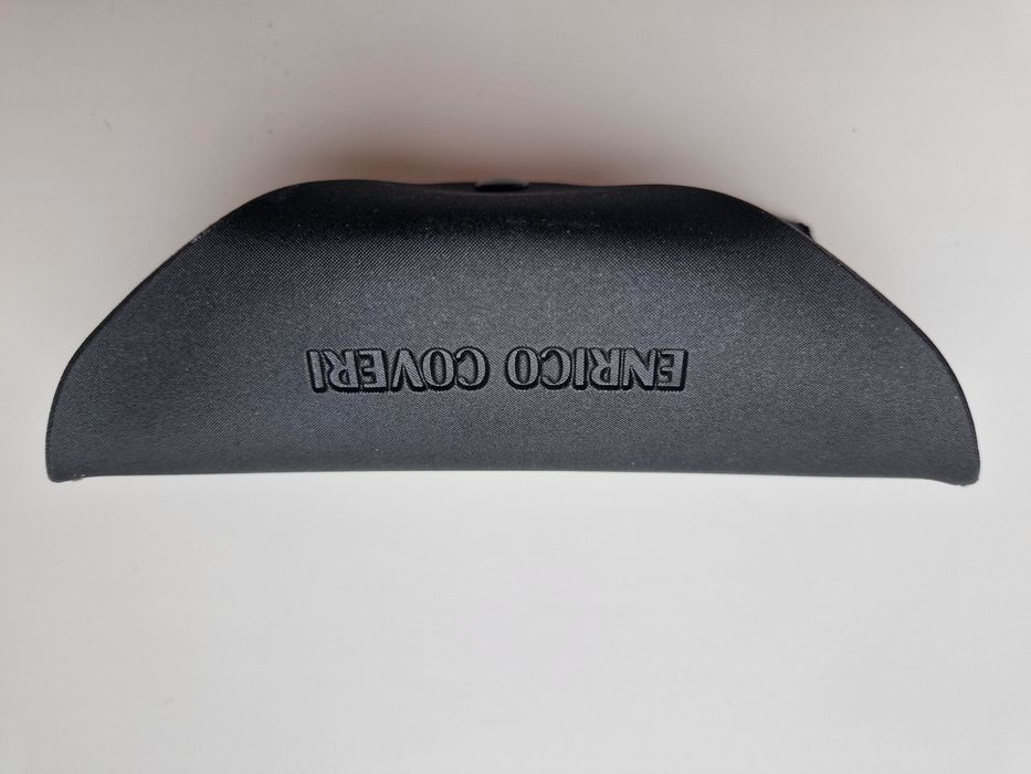 Оригінальний футляр для окулярів.