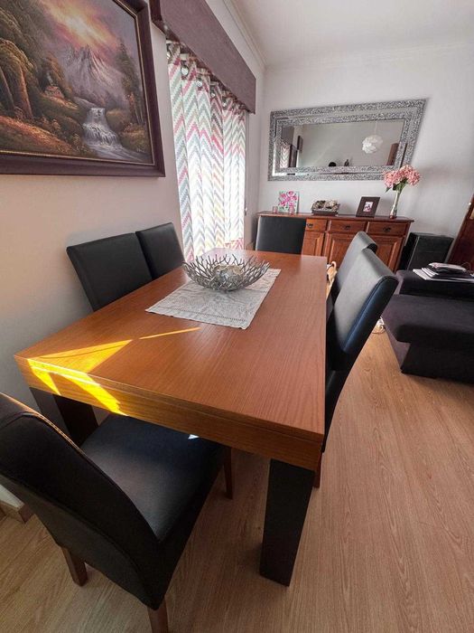 Mesa de jantar com 6 cadeiras