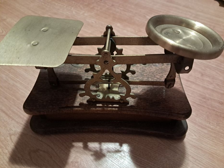 Antyczna waga pocztowa