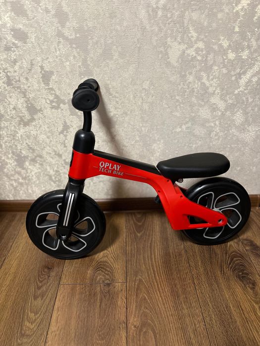 Біговел QPLAY Tech червоний (B-100Red)
Біговел Qplay tech червоний