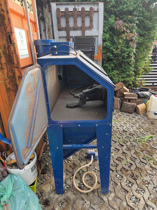 Piaskarka kabinowa z bocznym i czołowym załadunkiem 420l