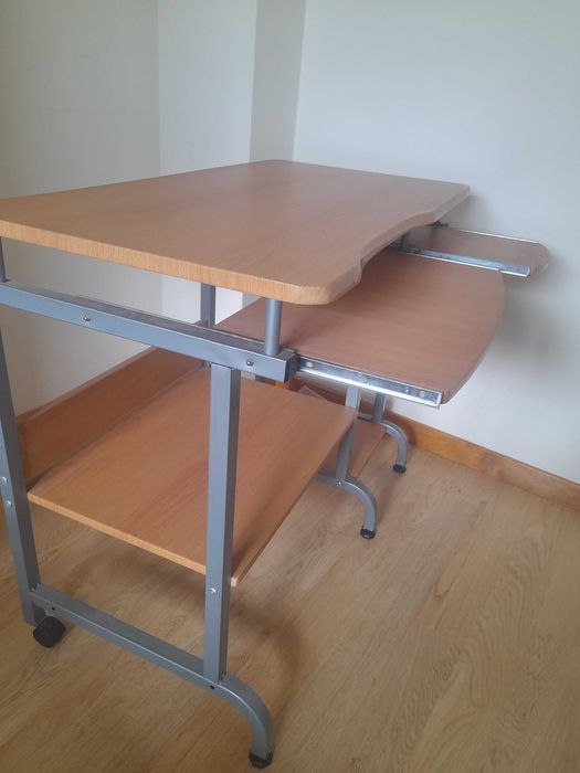 Desk/PC table64729631018371122