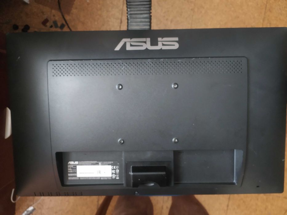 Monitor da marca Asus de 24"