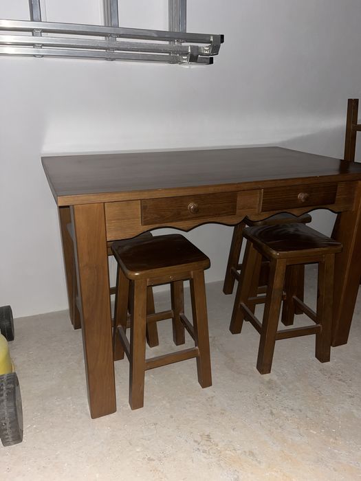 Conjunto mesa+bancos+movel