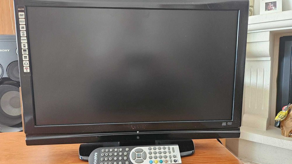 Monitor – TV/PC, Sanyo brand, with built-in DVD player64740288238338120