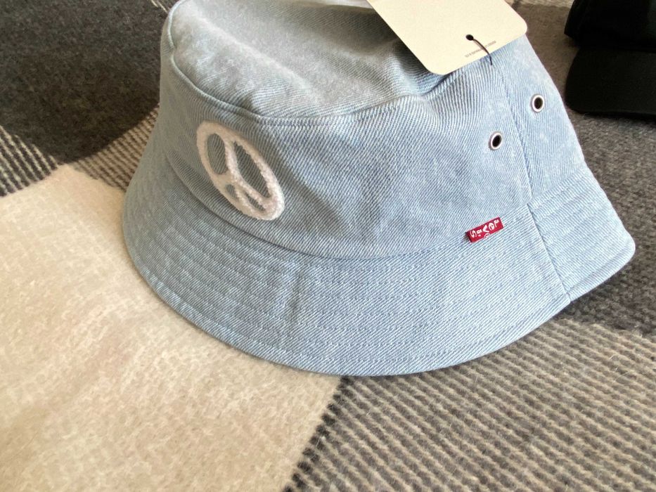 Панама - кепі Levi's® Essential Peace Sign Bucket Hat