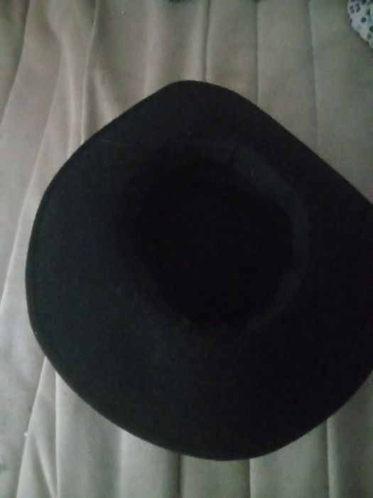 Vendo chapéus novos mulher