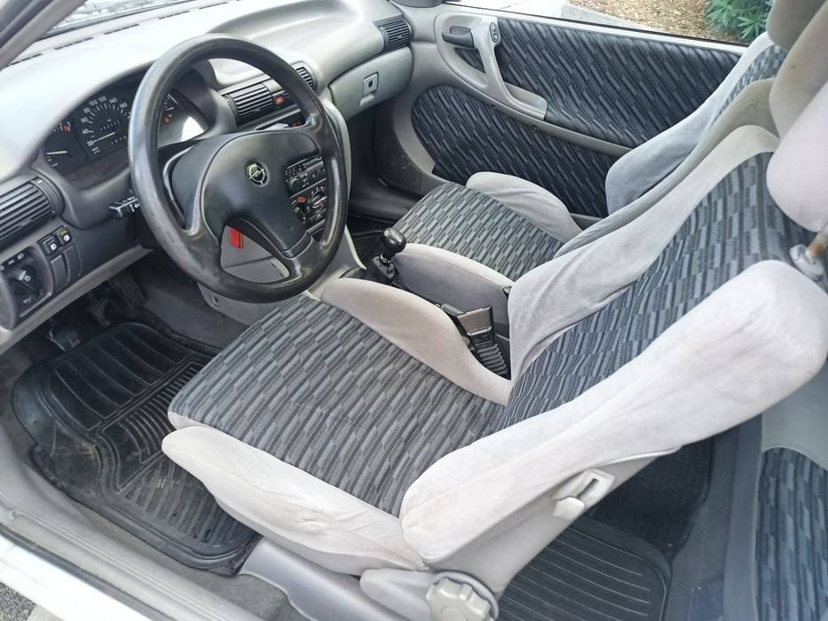Opel Astra GT 1.6i impecável (motor 100mil km)