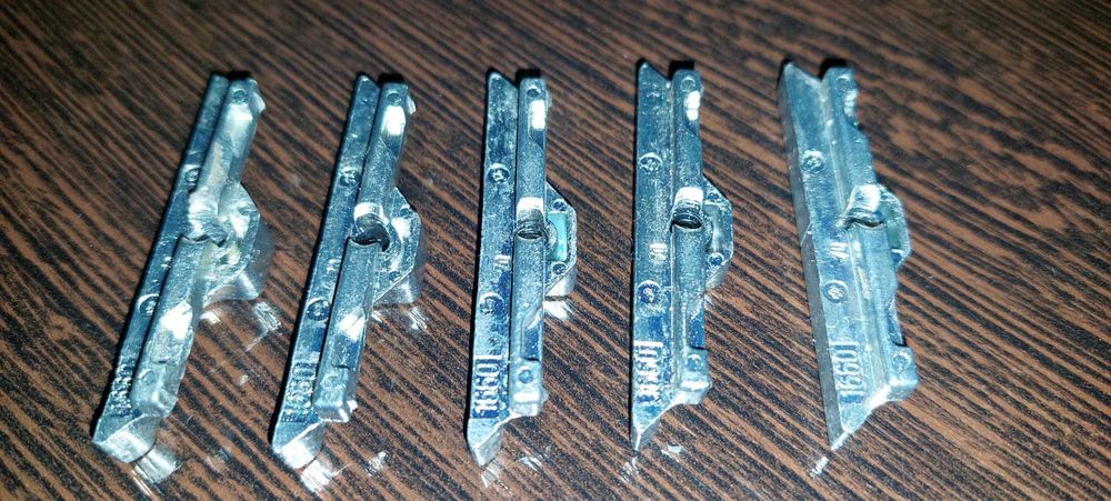 Фурнитура ,,Maсo,,в отличном состоянии.Ответная планка 9мм.