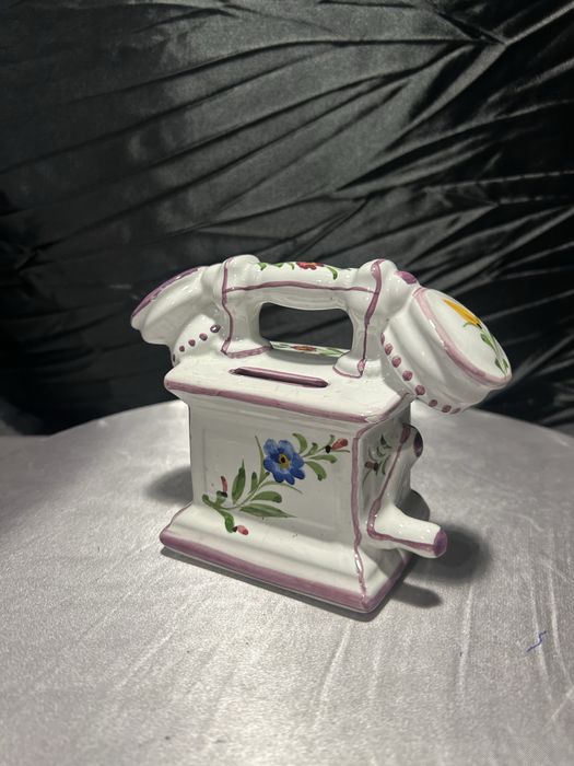 Ceramiczna skarbonka w kształcie telefonu – ręcznie malowana