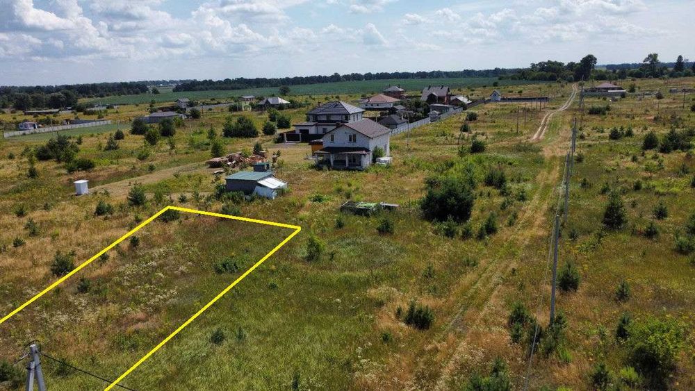 Рожівка, 15 соток на житловій вулиці з комунікаціями