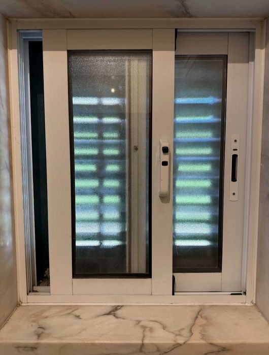 Janelas e porta portada em alumínio, vidro duplo