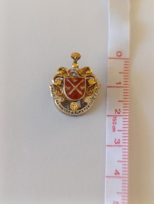 Antigo pin de lapela com brasão de armas "EPA"