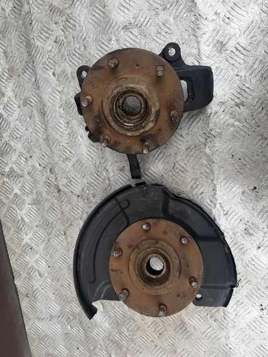 Mitsubishi l200 год 08 митсубиси л200 цапфа передняя кулак