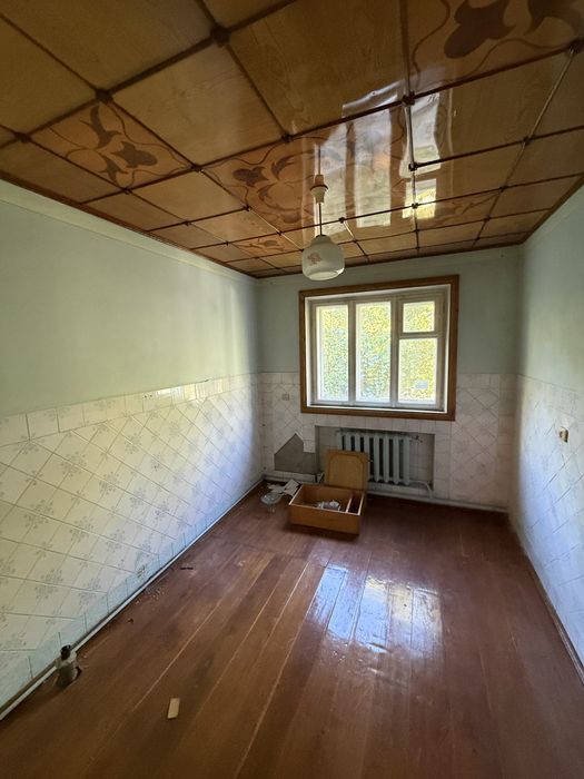 Продаж 8-ми кімнатного будинку у м. Новоселиця.