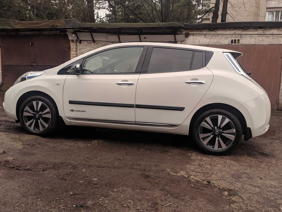 Оренда авто Nissan Leaf 30 кВт