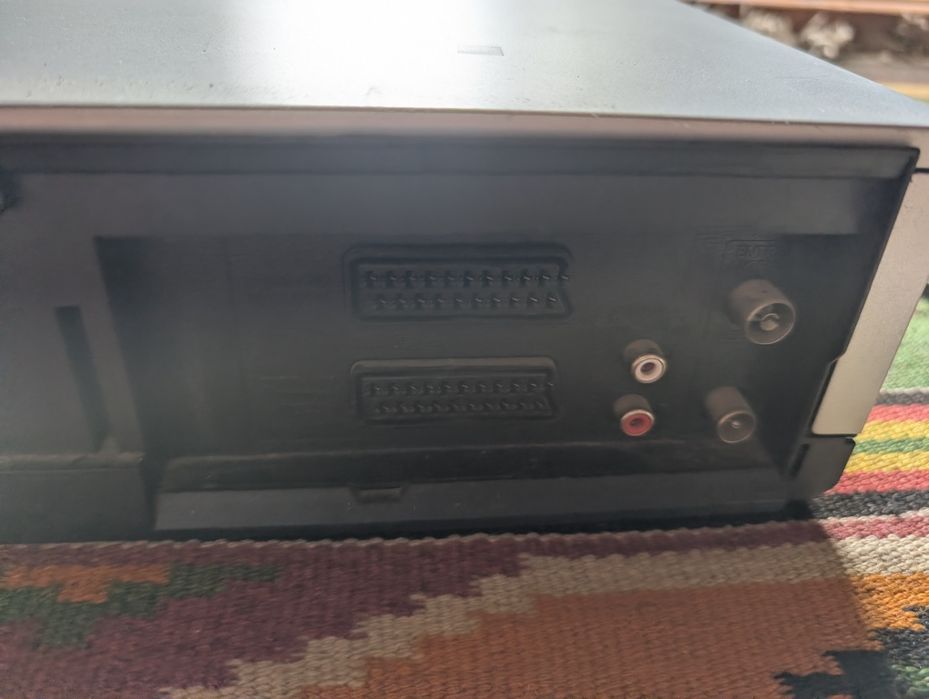 Стерео відеомагнітофон Sanyo VHR-H100E Hi-Fi