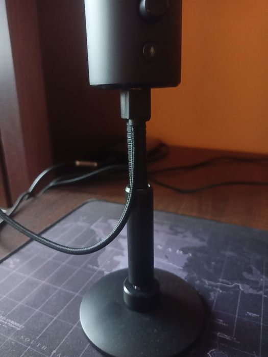 Mikrofon Razer seiren emote