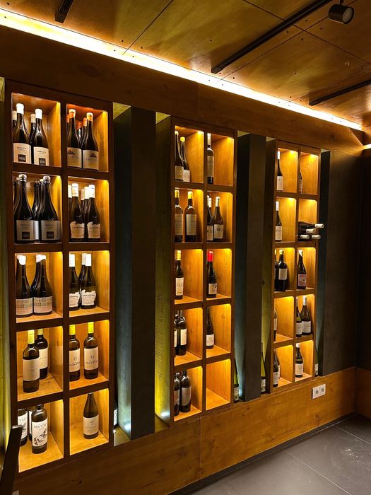 Fabrico de Mobiliário para comércio e restauração.