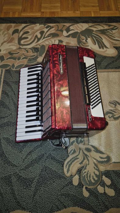 Akordeon Weltmeister 80 basów