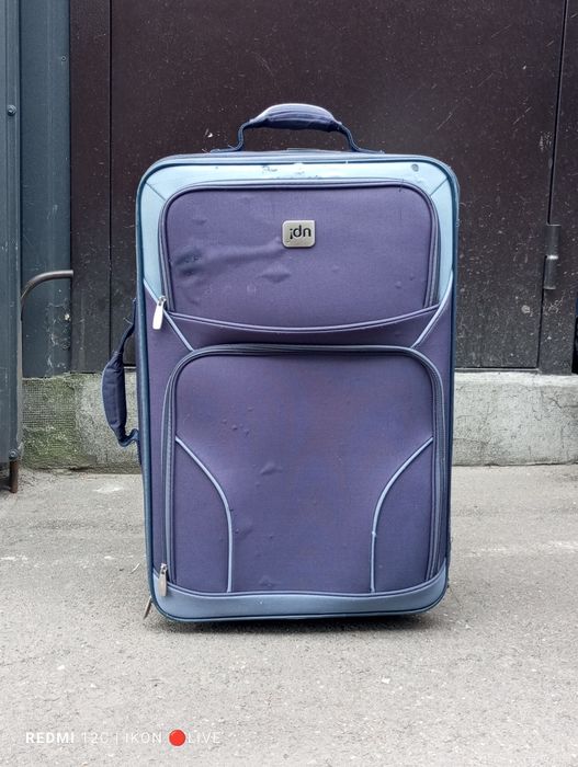 Дорожный чмодан на колесах