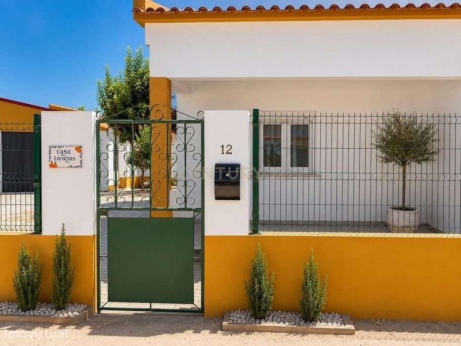 Duas moradias remodeladas com amplos espaços exteriores na Fajarda, Co