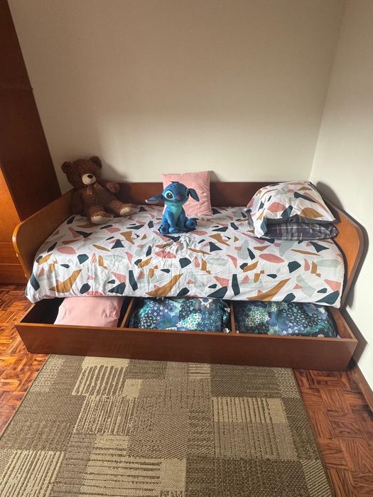 100 CAMA de solteiro com estrado,colchão e gavetão em cerejeira !