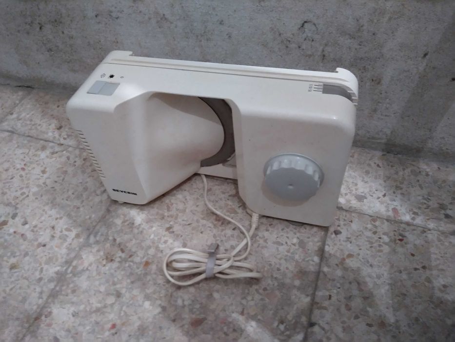 Maquina de corte Fiambre/ Queijo/ Carne  Nova Motor Electrico