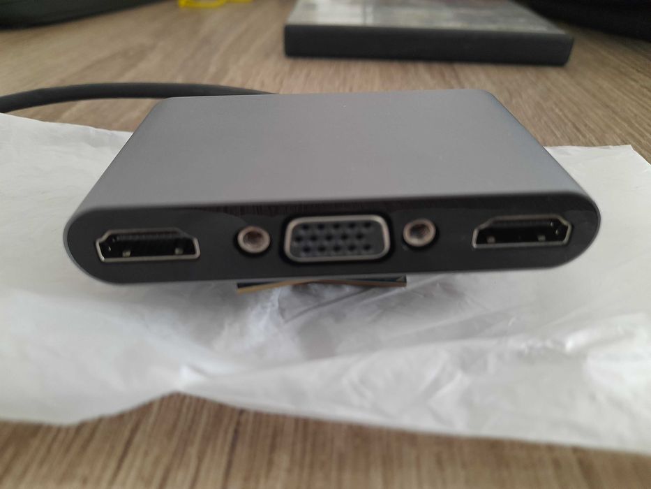 Hub USB Tipo-C com potas de vidio 1 vga  2 duas hdmi