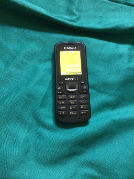 Мобильный телефон рабочий КУОСЕRA metro