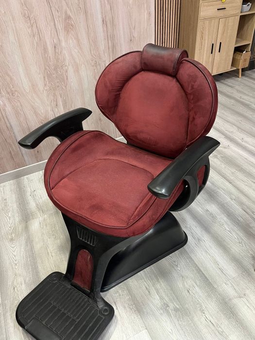 Duas cadeiras de barbeiro por 350€