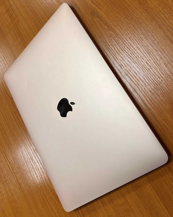 Продам MacBook Air `13 (A1932)