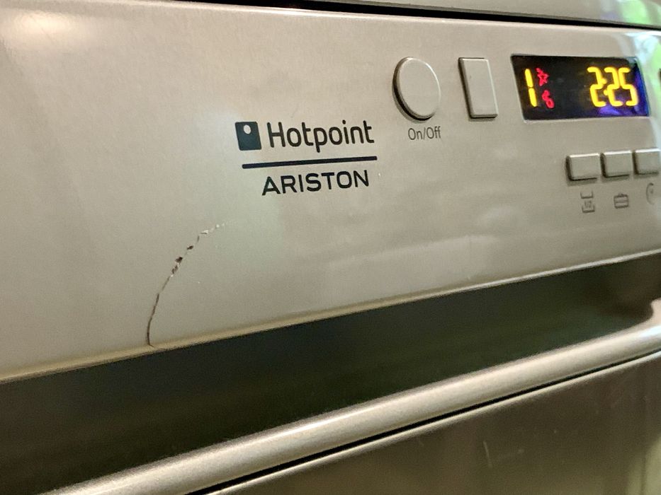Посудомйна машинка Hotpoint Ariston LSF935X