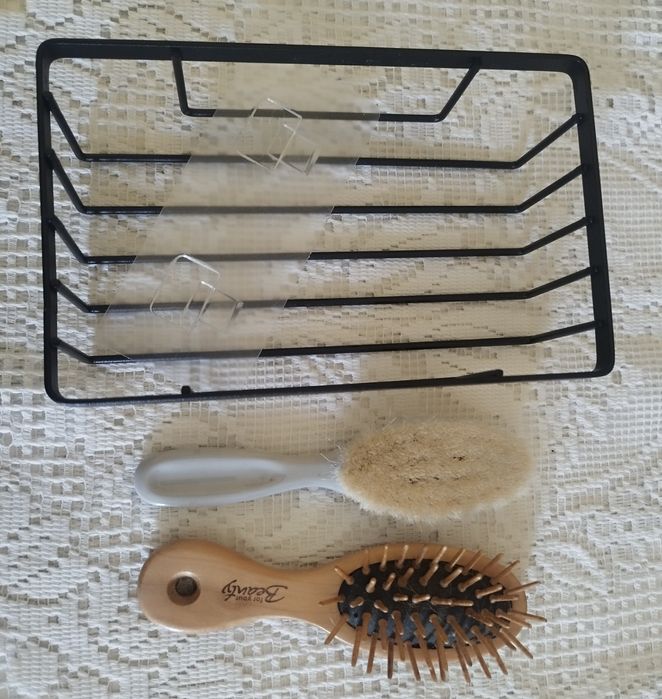 Металлическая полка навесная 19.5*12.3*6 и две щётки