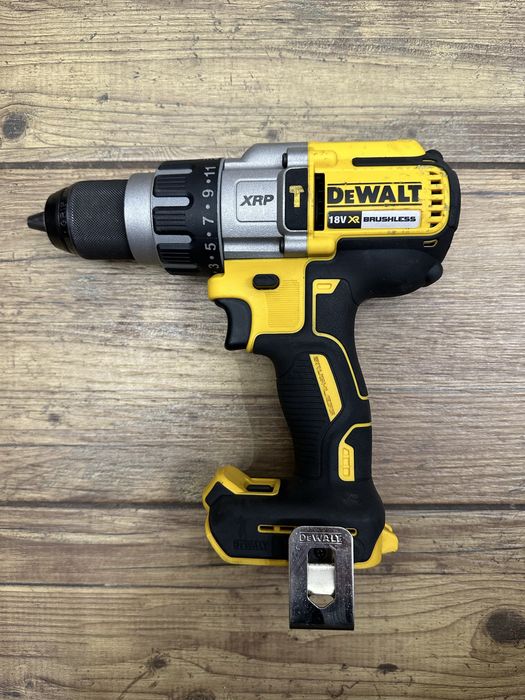 Wiertarko-wkrętarka udarowa 3-biegowa DeWalt DCD996 z 2023r.