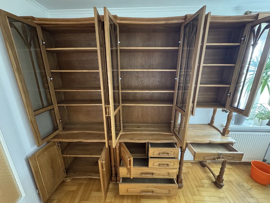 Kredens z litego drewna