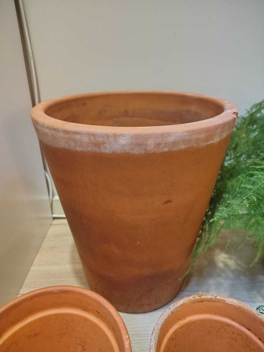 Floreira de madeira para 3 vasos