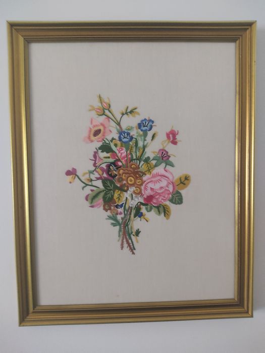 Bordados sobre linho dos Acores