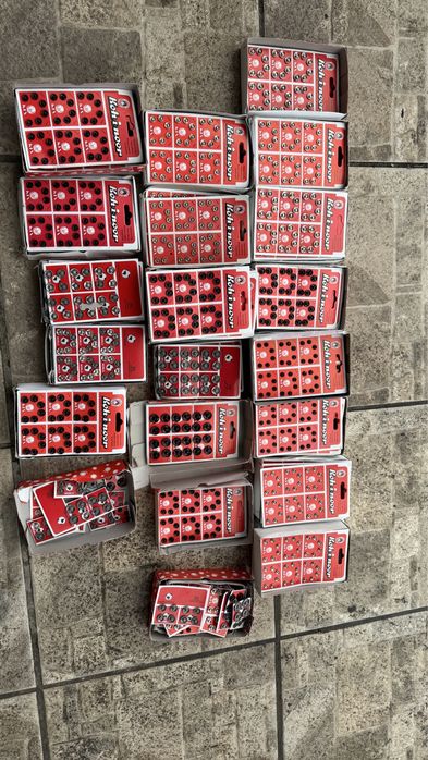 Кнопки пришивные металлические (лист - 36 шт/50 грн).