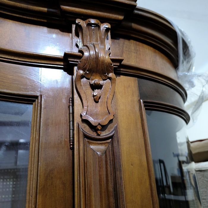 Cristaleira de sala clássica