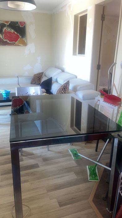 Mesa jantar de vidro e armário grande de sala