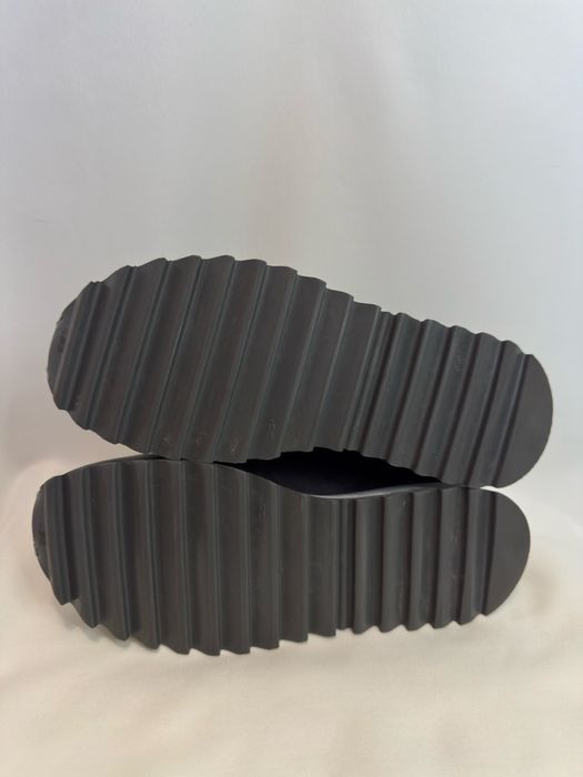 Santoni (Італія) Утеплені шкіряні кросівки на хутрі, р. 39.5-40