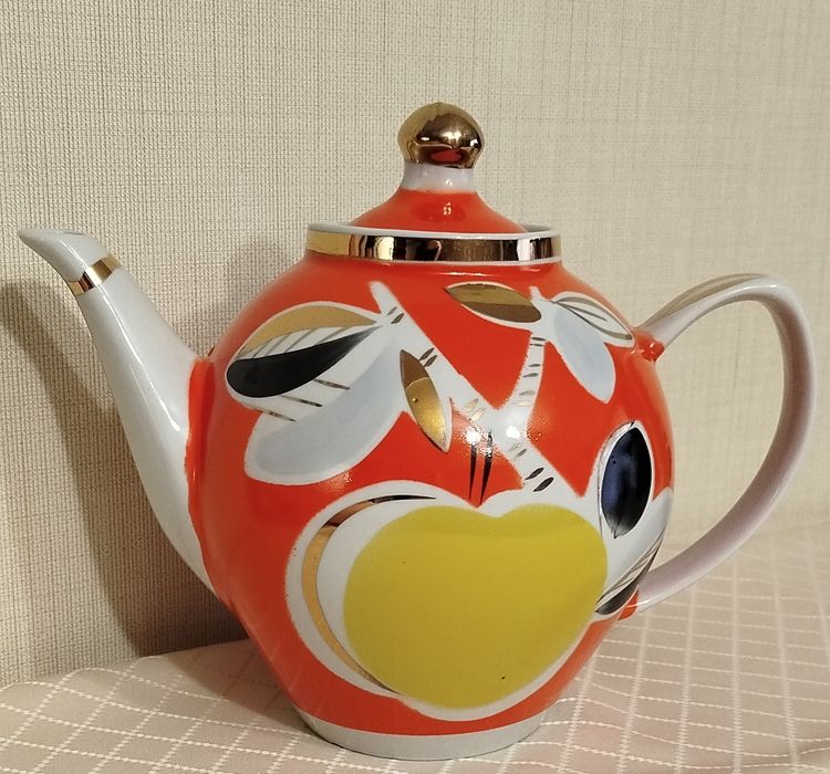 Цукорниця, заварочний чайник.