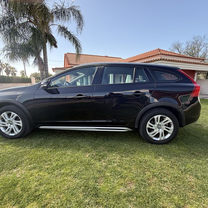 VOLVO V60 cross country