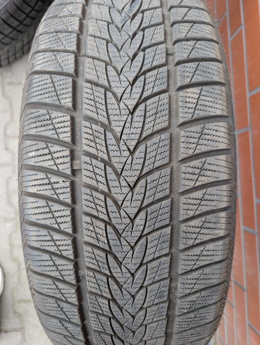 Opony zimowe Imperial Snowdragon UHP 235/45 R20 100 V XL 2025 r. idealny stan