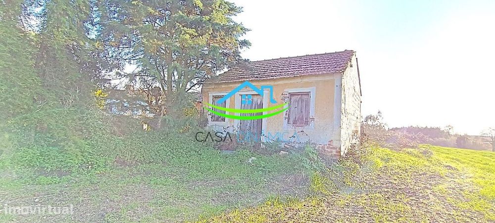 Casa para Recuperar com Eira e Terreno – Carriço, Pombal
