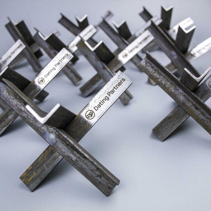 Лазерне гравіювання на металі (Армійські жетони, термоси, ножі)