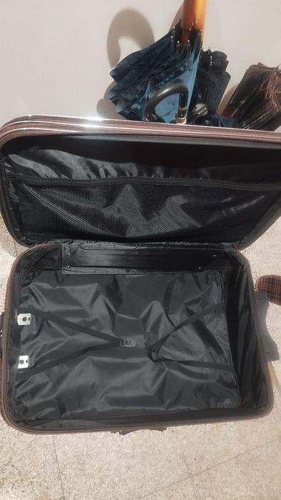 Vendo mala de porão