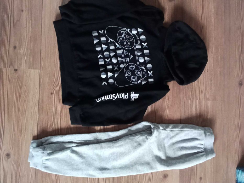 Bluza 134 PlayStation gratis spodnie