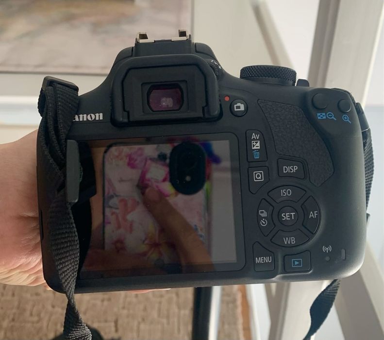 Canon Eos2000D z torbą